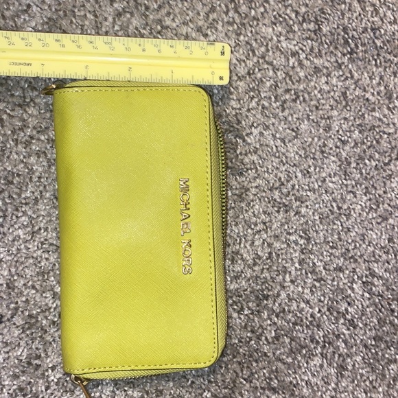 Michael Kors Wallet - Picture 2 of 3